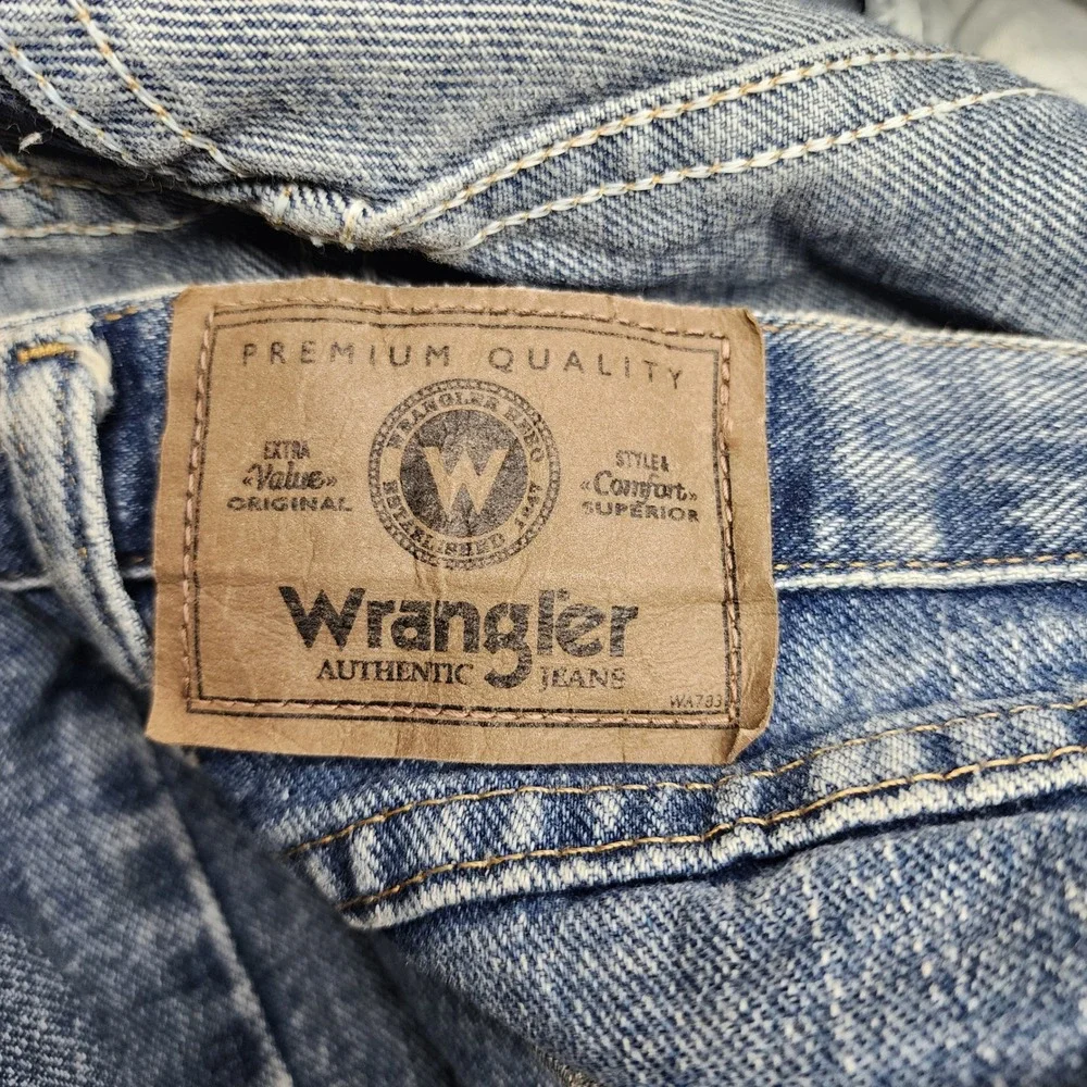 Wrangler Authentic Jeans Men 42x32 Blue Light Wash Straight Leg 100% Cotton‎